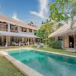 Villa Nak - Charming 4Br Family-Friendly Villa, Walking Distance To Seminyak Beach